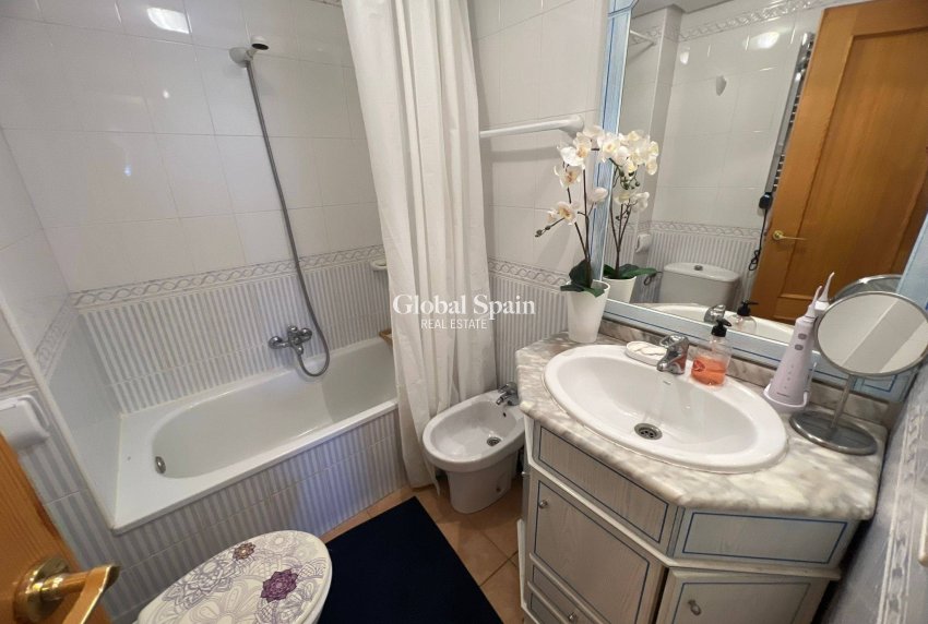 Wederverkoop - APPARTEMENT -
TORREVIEJA - Aguas Nuevas