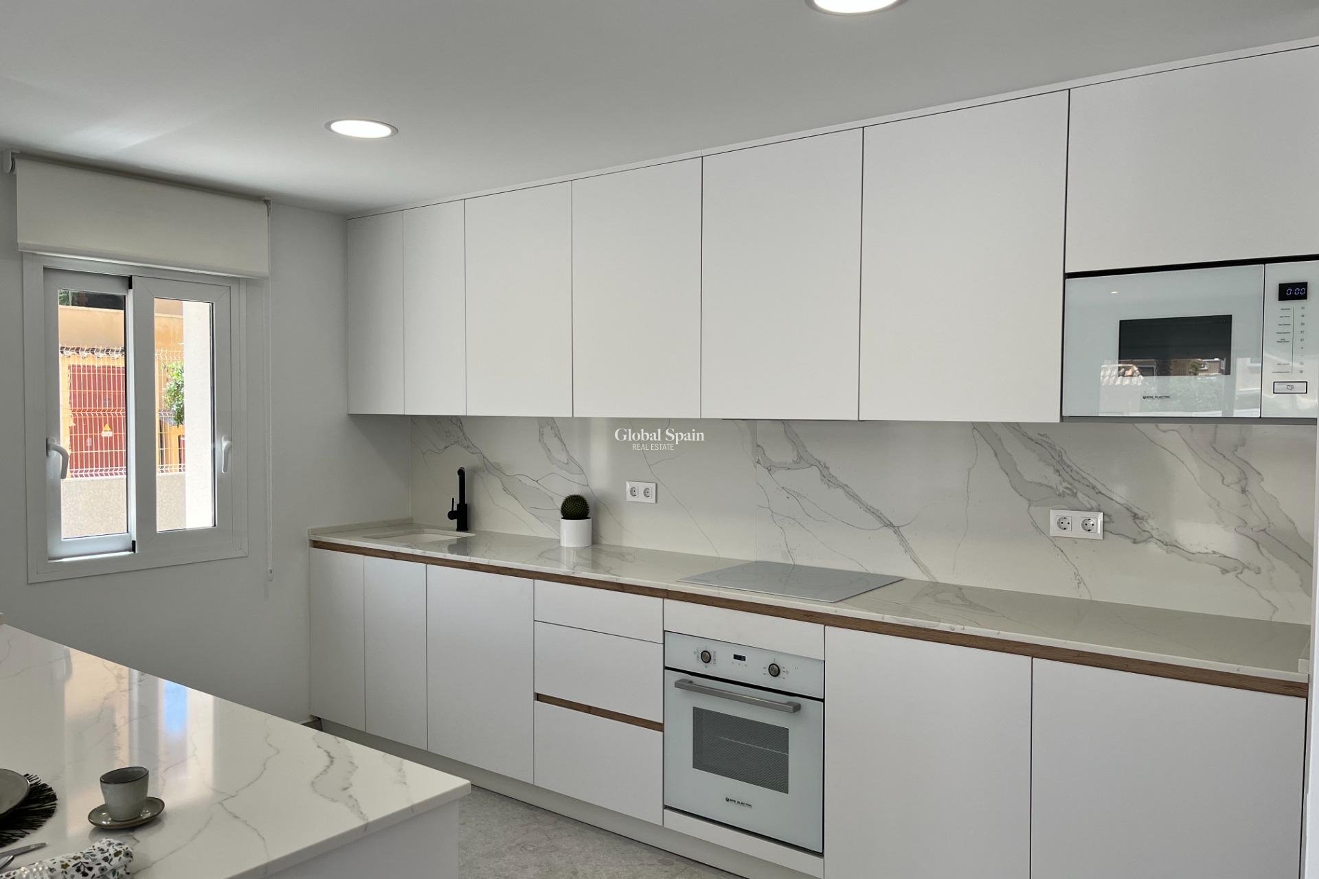 Wederverkoop - APPARTEMENT -
TORREVIEJA - Aguas Nuevas