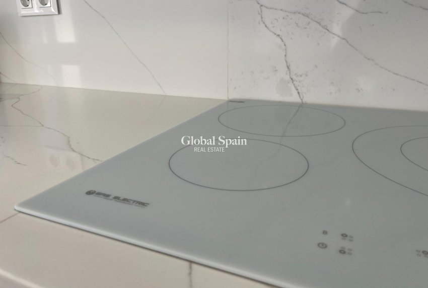 Wederverkoop - APPARTEMENT -
TORREVIEJA - Aguas Nuevas