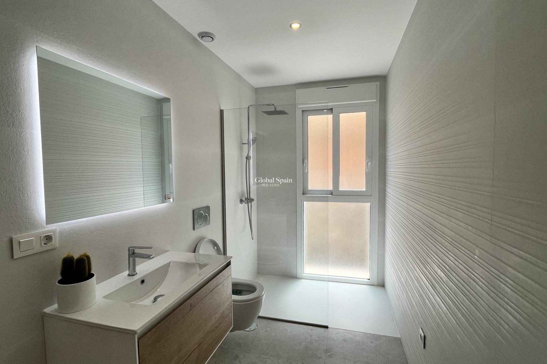 Wederverkoop - APPARTEMENT -
TORREVIEJA - Aguas Nuevas