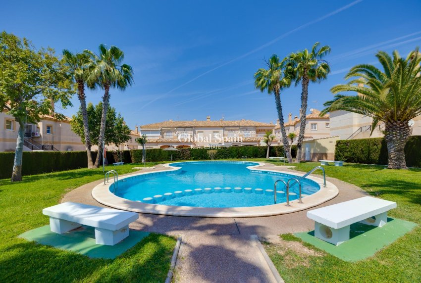 Wederverkoop - APPARTEMENT -
TORREVIEJA - Aguas Nuevas