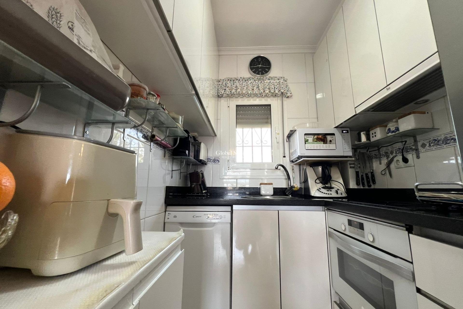 Wederverkoop - APPARTEMENT -
TORREVIEJA - Aguas Nuevas