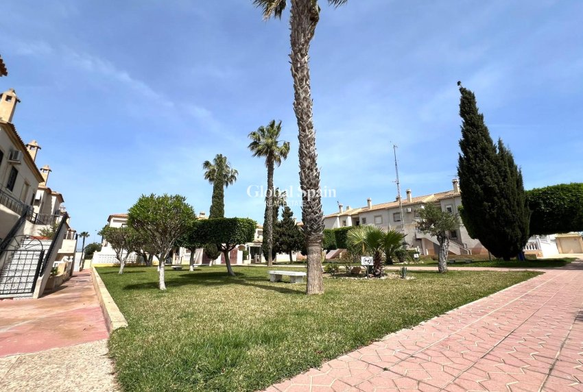 Wederverkoop - APPARTEMENT -
TORREVIEJA - Aguas Nuevas