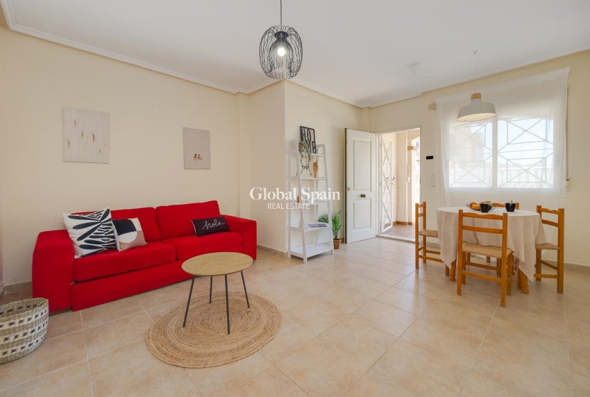Wederverkoop - APPARTEMENT -
TORREVIEJA - Aguas Nuevas