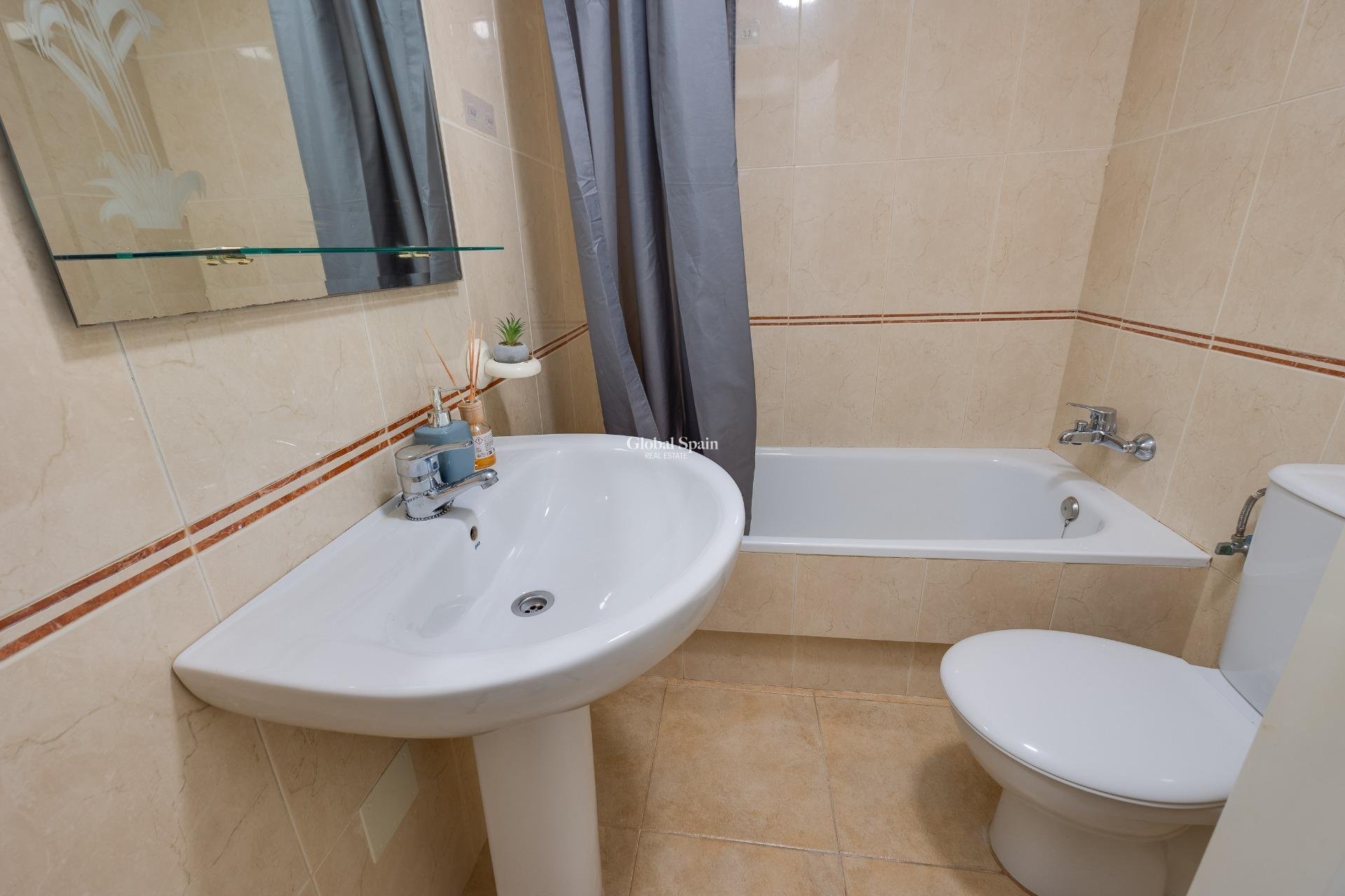 Wederverkoop - APPARTEMENT -
TORREVIEJA - Aguas Nuevas
