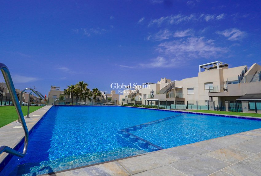 Wederverkoop - APPARTEMENT -
TORREVIEJA - Aguas Nuevas