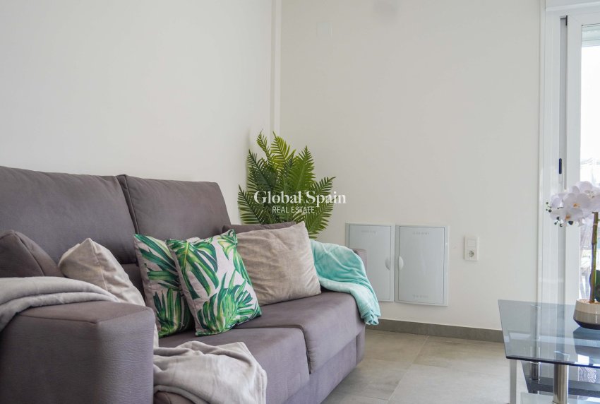Wederverkoop - APPARTEMENT -
TORREVIEJA - Aguas Nuevas