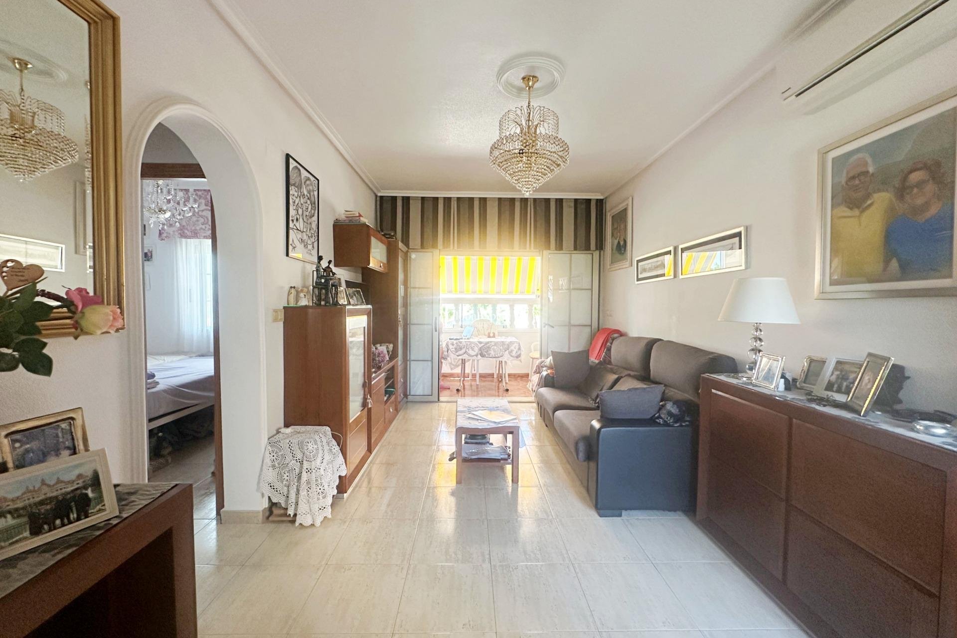 Wederverkoop - APPARTEMENT -
TORREVIEJA - Aguas Nuevas