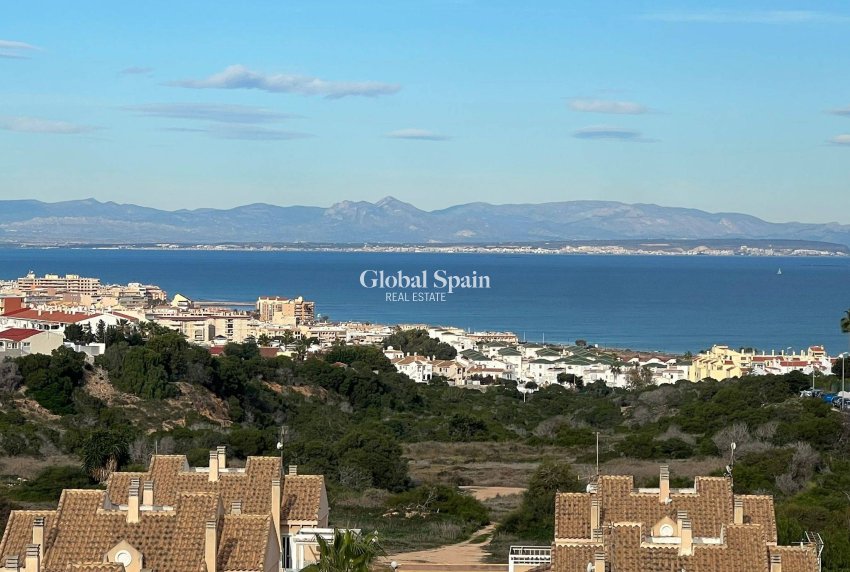 Wederverkoop - APPARTEMENT -
TORREVIEJA - Aguas Nuevas