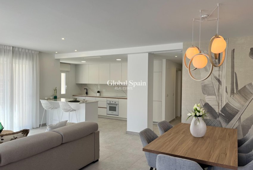 Wederverkoop - APPARTEMENT -
TORREVIEJA - Aguas Nuevas