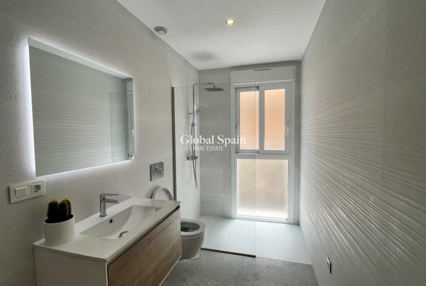 Wederverkoop - APPARTEMENT -
TORREVIEJA - Aguas Nuevas