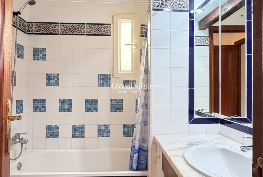Wederverkoop - APPARTEMENT -
TORREVIEJA - Aldea del mar
