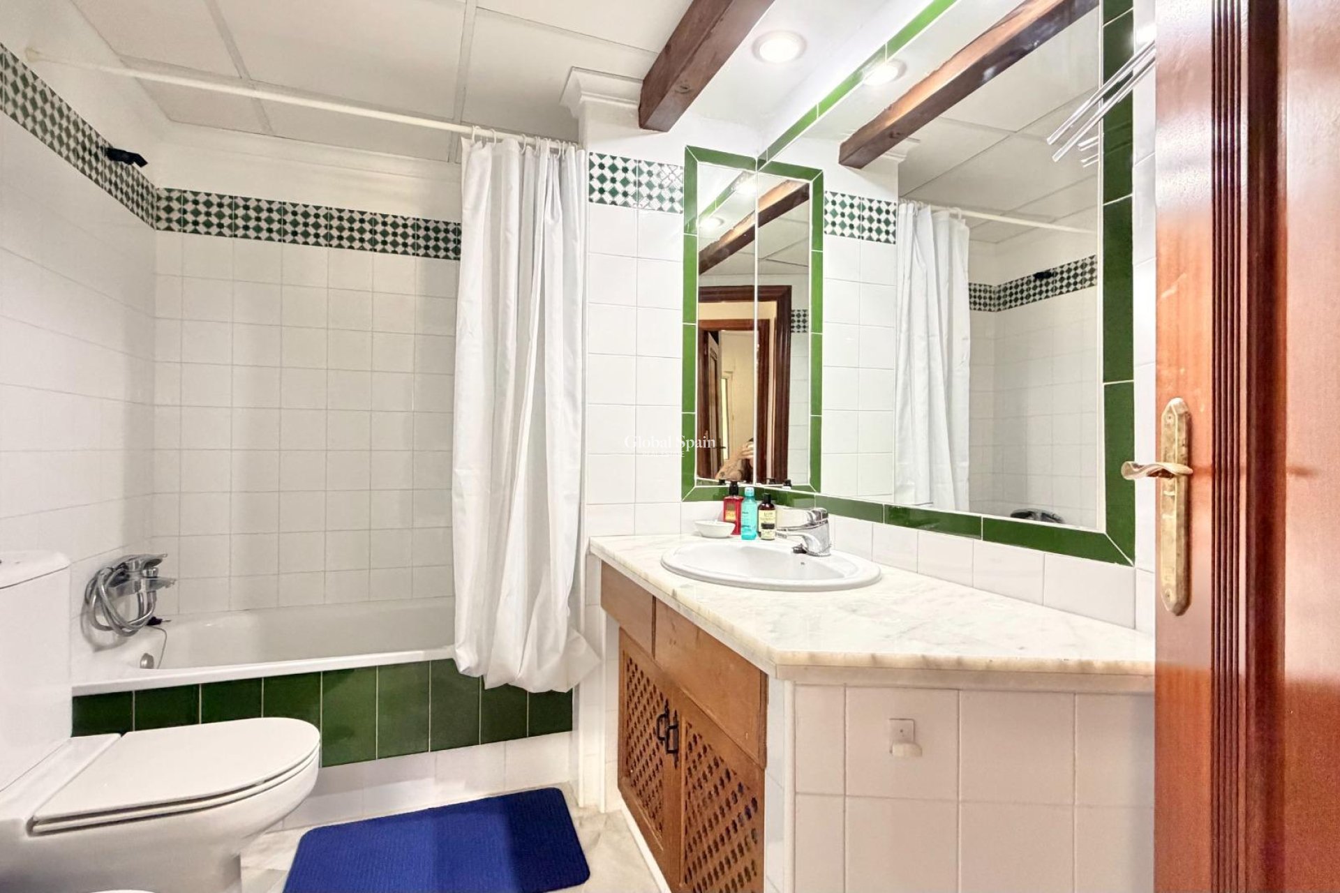 Wederverkoop - APPARTEMENT -
TORREVIEJA - Aldea del mar