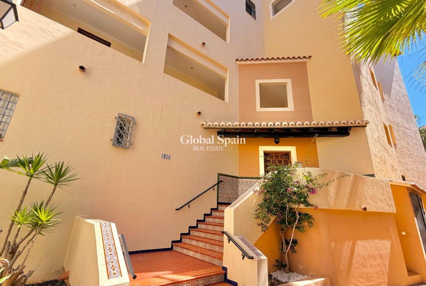 Wederverkoop - APPARTEMENT -
TORREVIEJA - Aldea del mar