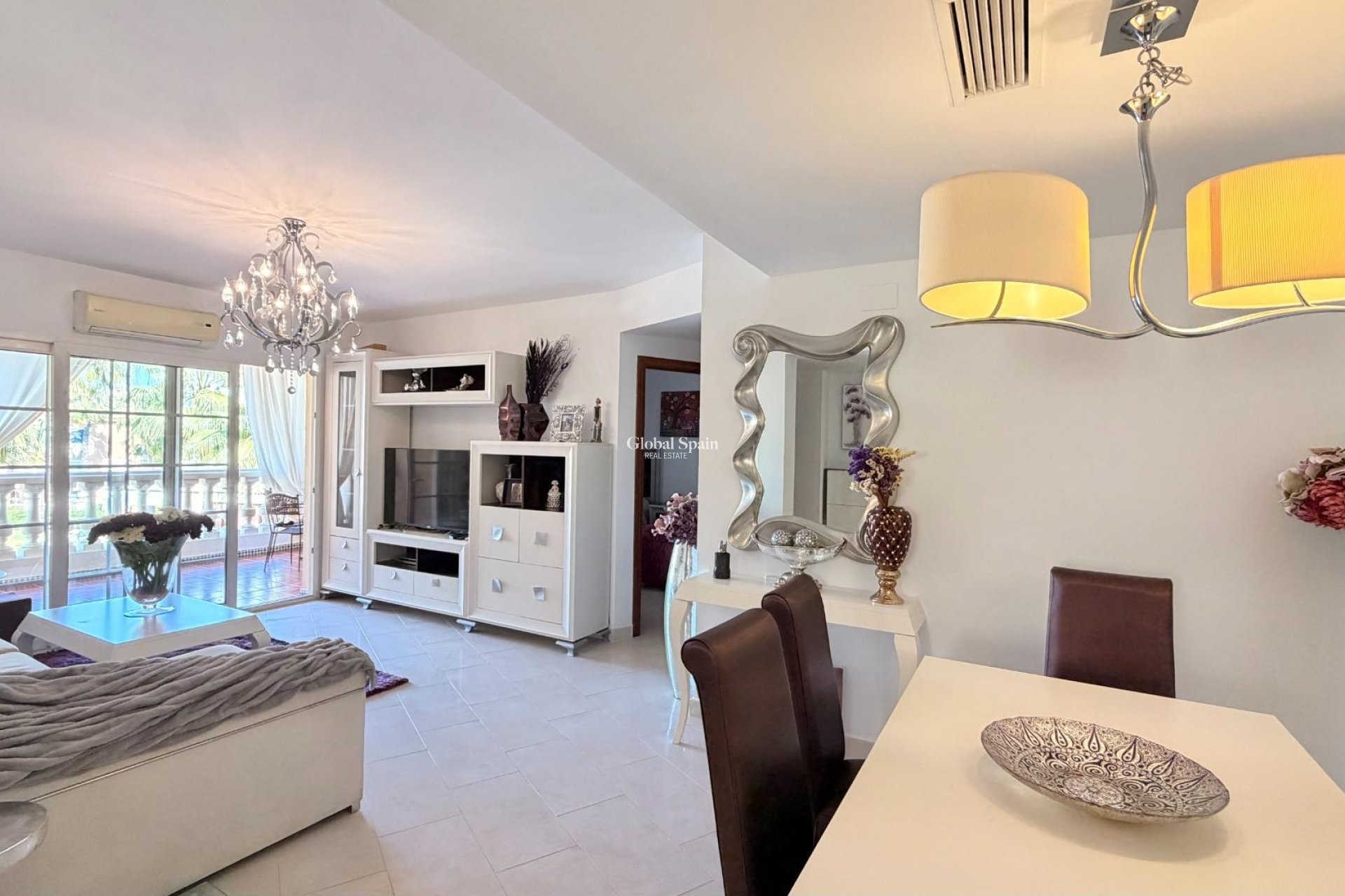 Wederverkoop - APPARTEMENT -
TORREVIEJA - Aldea del mar