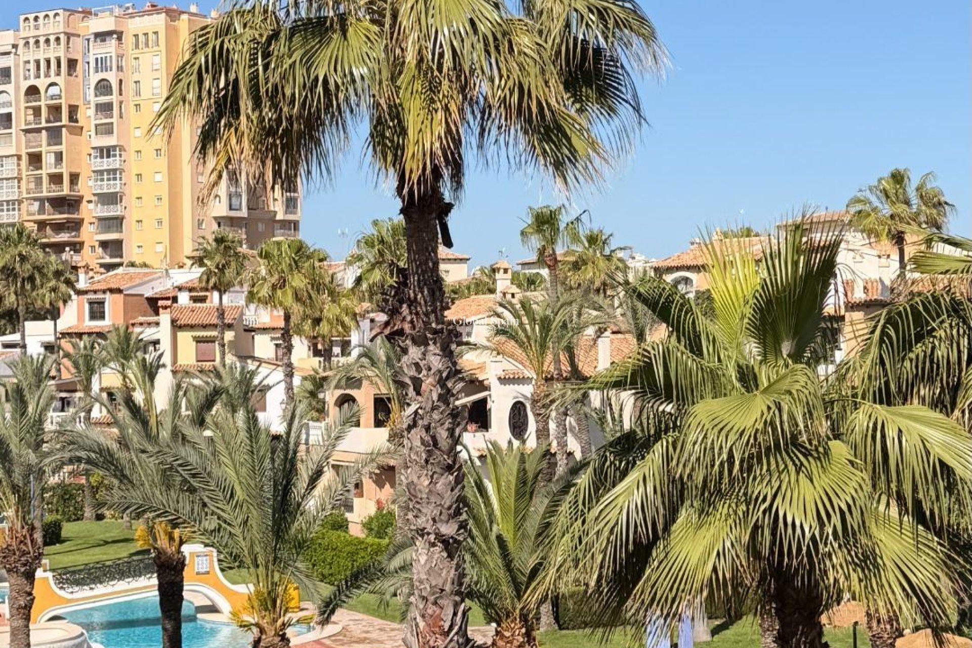 Wederverkoop - APPARTEMENT -
TORREVIEJA - Aldea del mar