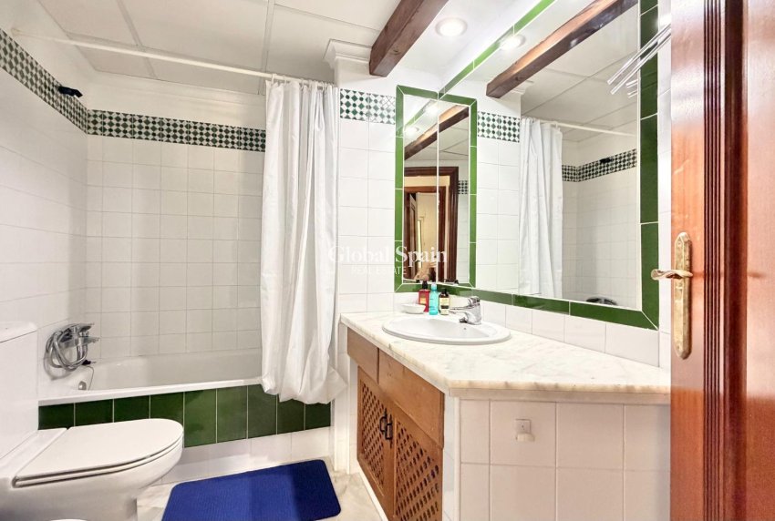 Wederverkoop - APPARTEMENT -
TORREVIEJA - Aldea del mar