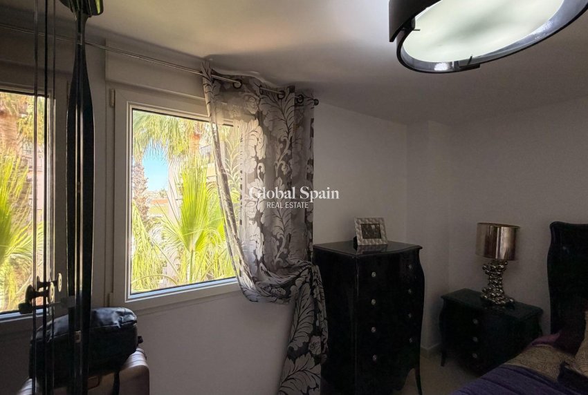 Wederverkoop - APPARTEMENT -
TORREVIEJA - Aldea del mar