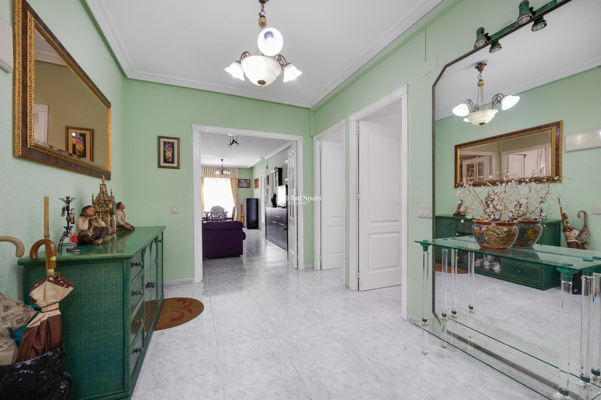 Wederverkoop - APPARTEMENT -
TORREVIEJA - Antonio Machado