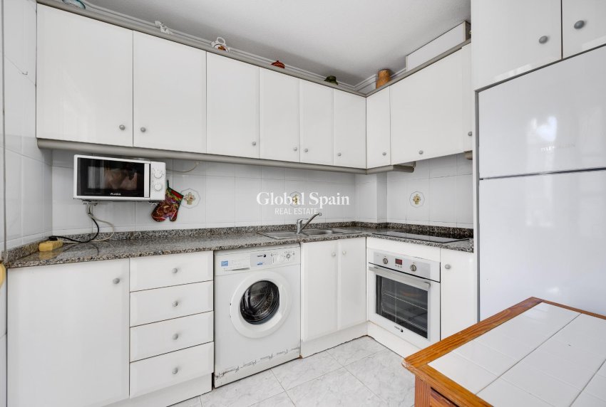 Wederverkoop - APPARTEMENT -
TORREVIEJA - Antonio Machado