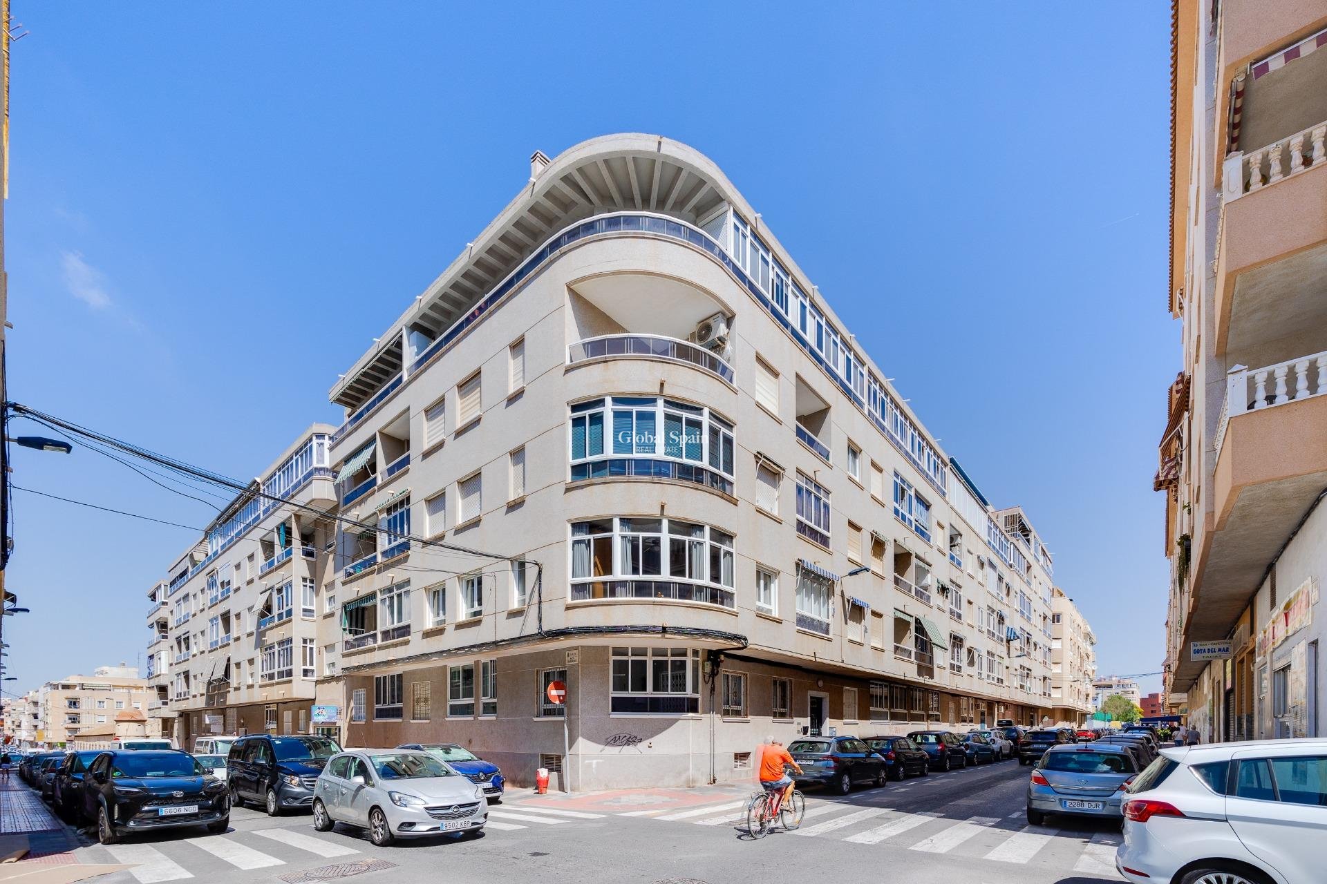 Wederverkoop - APPARTEMENT -
TORREVIEJA - Antonio Machado