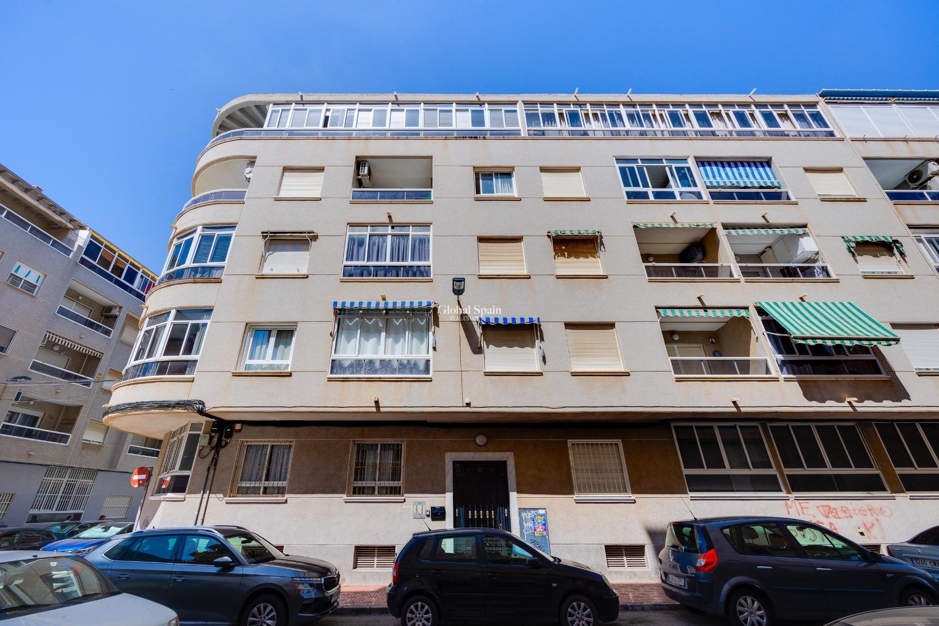 Wederverkoop - APPARTEMENT -
TORREVIEJA - Antonio Machado