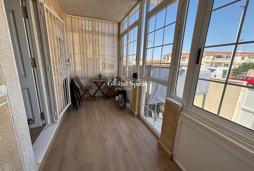 Wederverkoop - APPARTEMENT -
TORREVIEJA - aqua nuevas