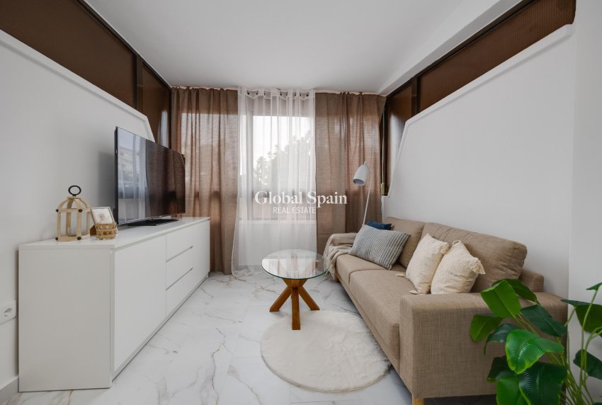 Wederverkoop - APPARTEMENT -
TORREVIEJA - Cabo Cervera