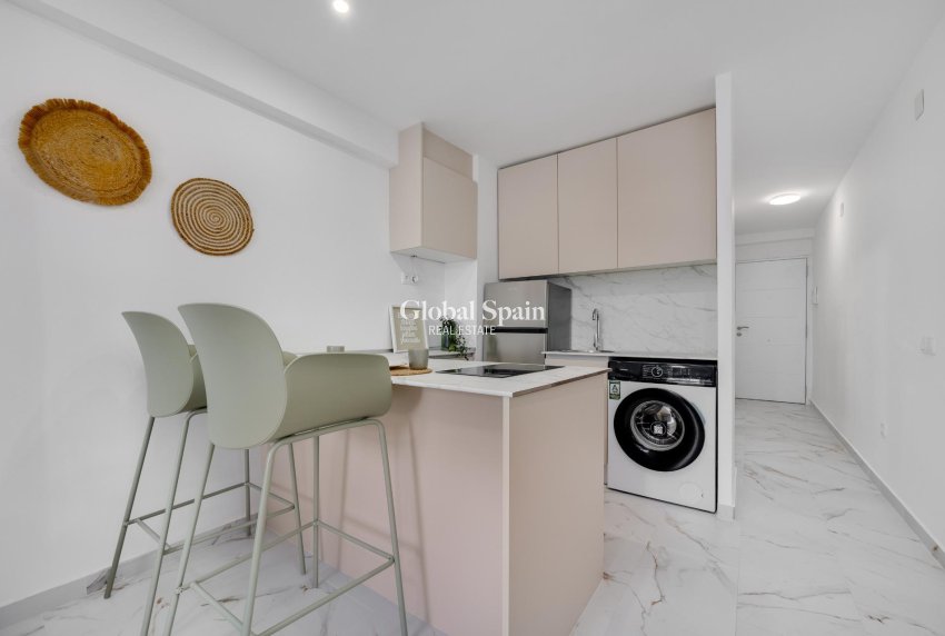 Wederverkoop - APPARTEMENT -
TORREVIEJA - Cabo Cervera