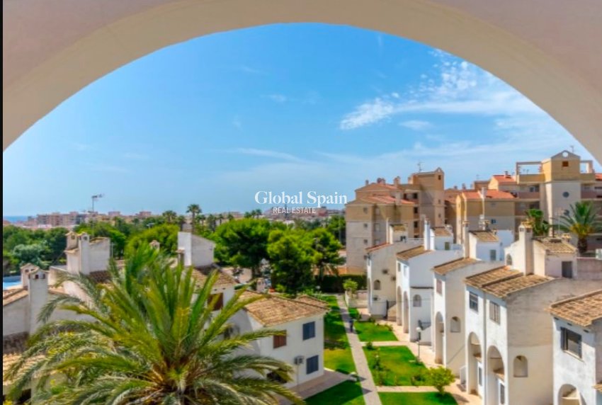 Wederverkoop - APPARTEMENT -
TORREVIEJA - Calas blanca
