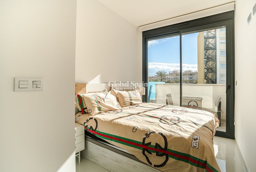 Wederverkoop - APPARTEMENT -
TORREVIEJA - Calas Blancas