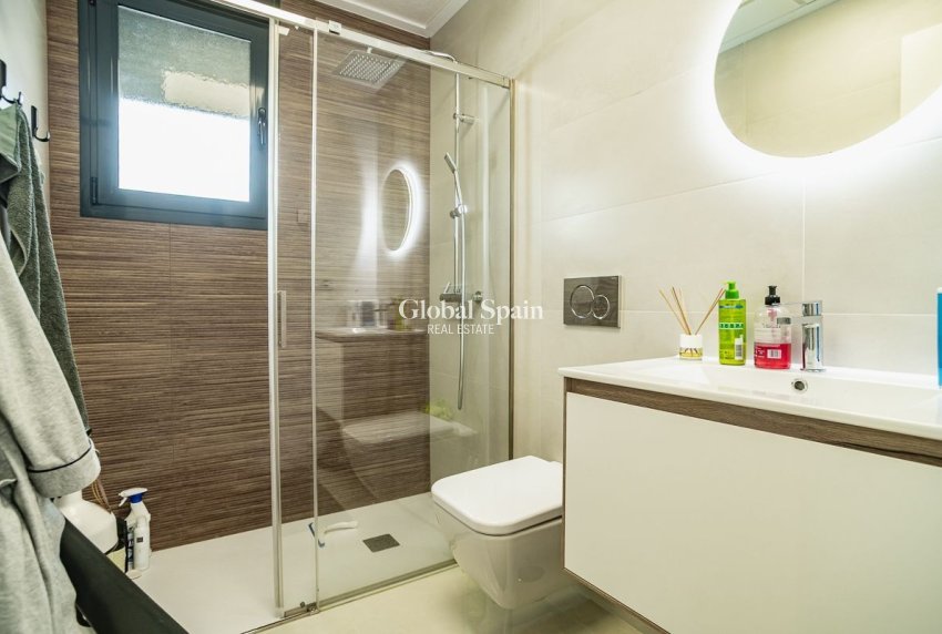 Wederverkoop - APPARTEMENT -
TORREVIEJA - Calas Blancas