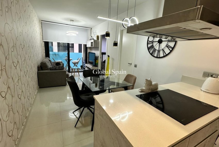 Wederverkoop - APPARTEMENT -
TORREVIEJA - Calas Blancas