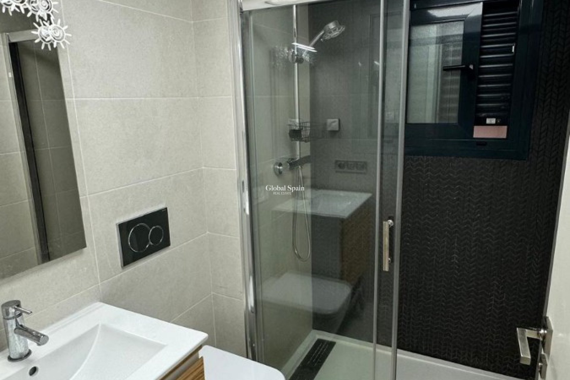 Wederverkoop - APPARTEMENT -
TORREVIEJA - Calas Blancas