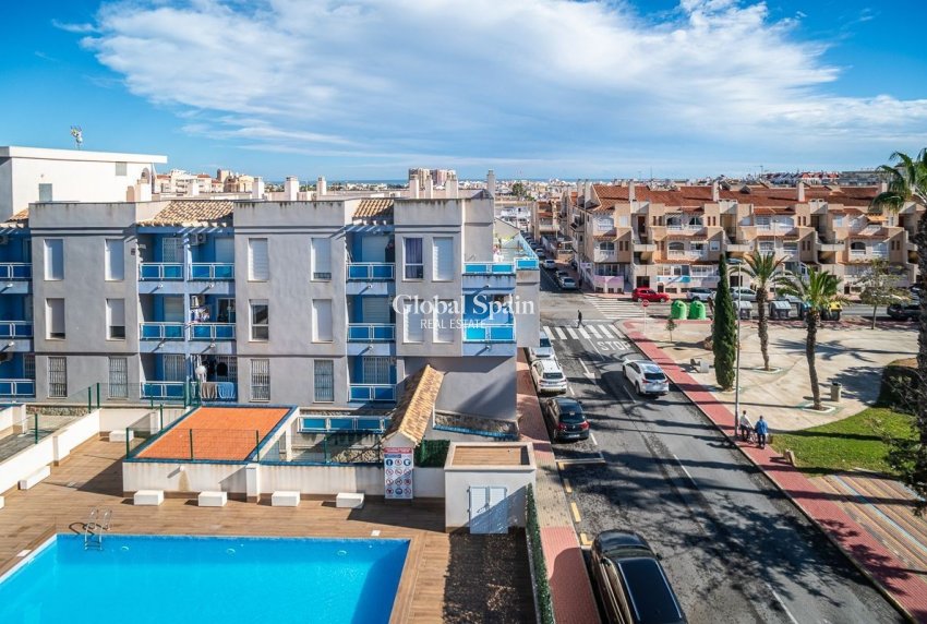 Wederverkoop - APPARTEMENT -
TORREVIEJA - Calas Blancas