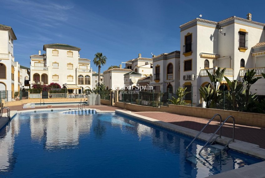 Wederverkoop - APPARTEMENT -
TORREVIEJA - Cañada Del Molino