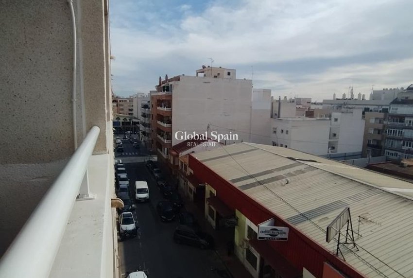 Wederverkoop - APPARTEMENT -
TORREVIEJA - CASCO URBANO