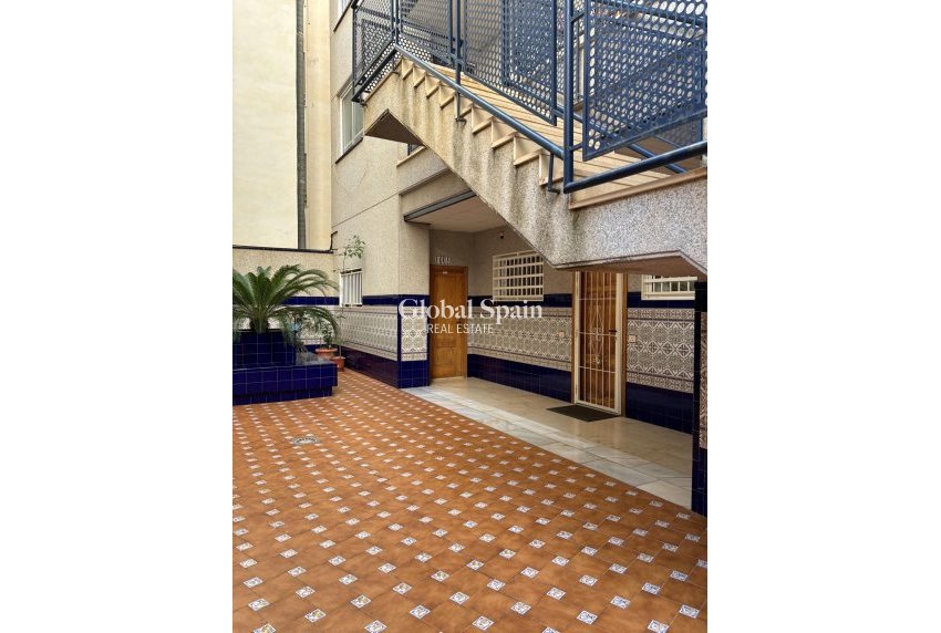 Wederverkoop - Appartement -
TORREVIEJA - Center