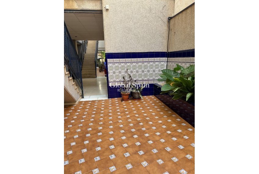 Wederverkoop - APPARTEMENT -
TORREVIEJA - Center