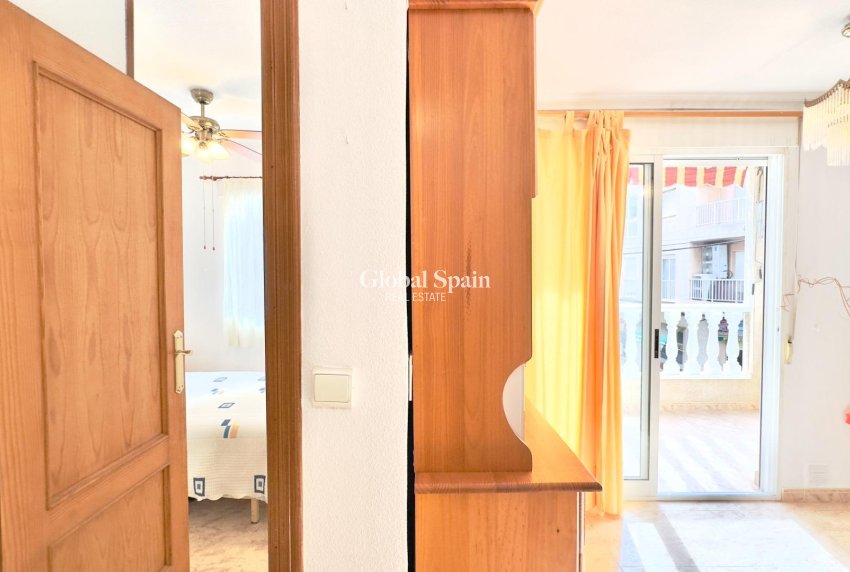 Wederverkoop - APPARTEMENT -
TORREVIEJA - Center