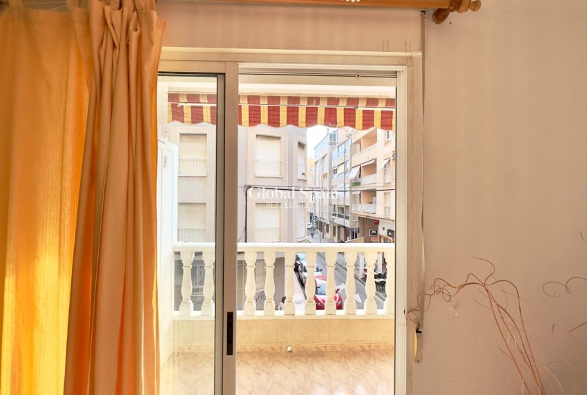 Wederverkoop - APPARTEMENT -
TORREVIEJA - Center