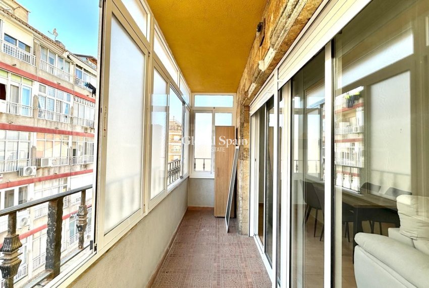 Wederverkoop - APPARTEMENT -
TORREVIEJA - Center