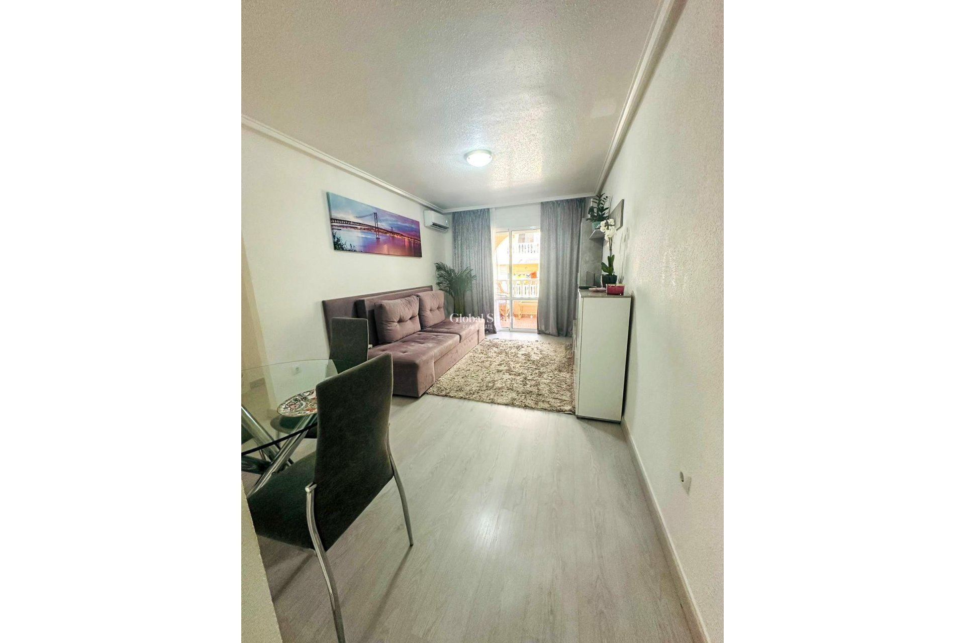 Wederverkoop - APPARTEMENT -
TORREVIEJA - Center