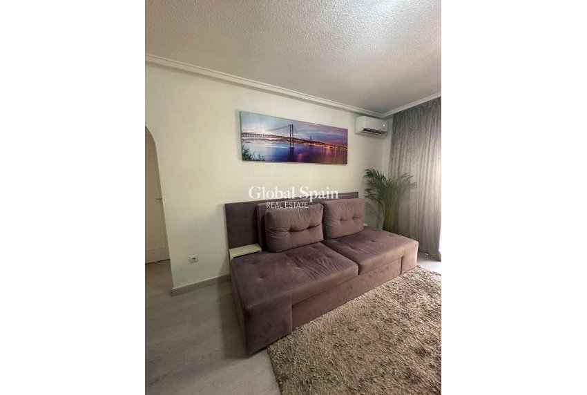 Wederverkoop - APPARTEMENT -
TORREVIEJA - Center