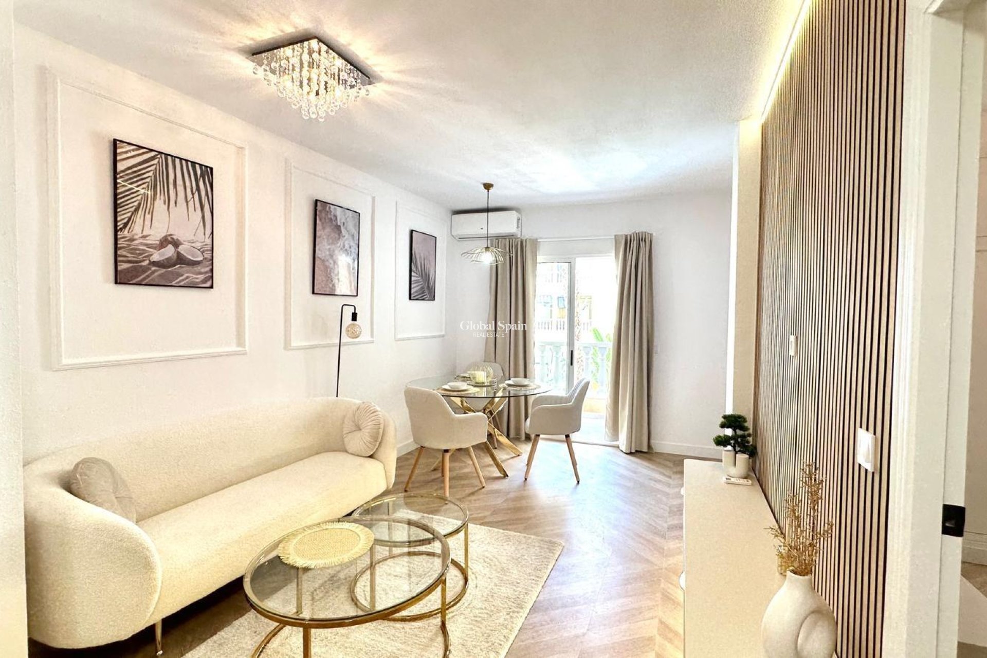 Wederverkoop - APPARTEMENT -
TORREVIEJA - Center