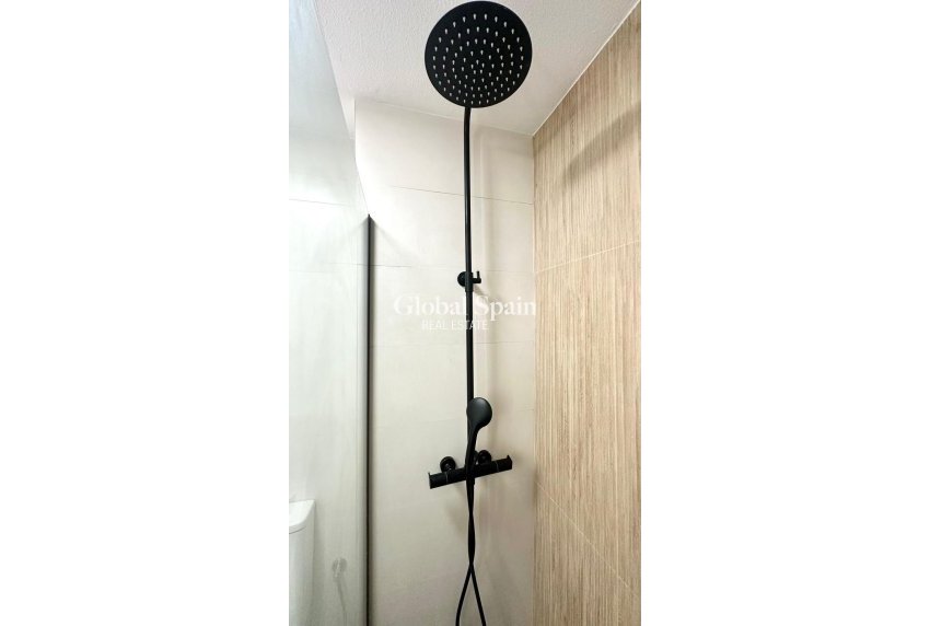 Wederverkoop - APPARTEMENT -
TORREVIEJA - Center