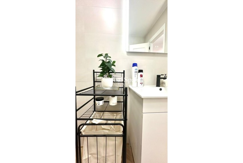 Wederverkoop - APPARTEMENT -
TORREVIEJA - Center