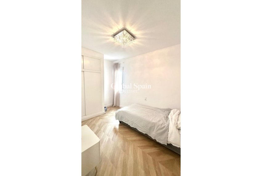 Wederverkoop - APPARTEMENT -
TORREVIEJA - Center