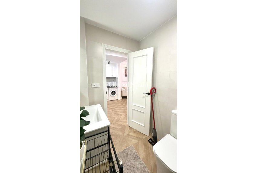 Wederverkoop - APPARTEMENT -
TORREVIEJA - Center