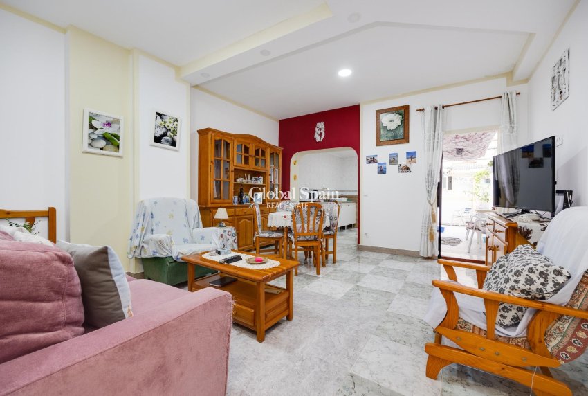 Wederverkoop - APPARTEMENT -
TORREVIEJA - Center